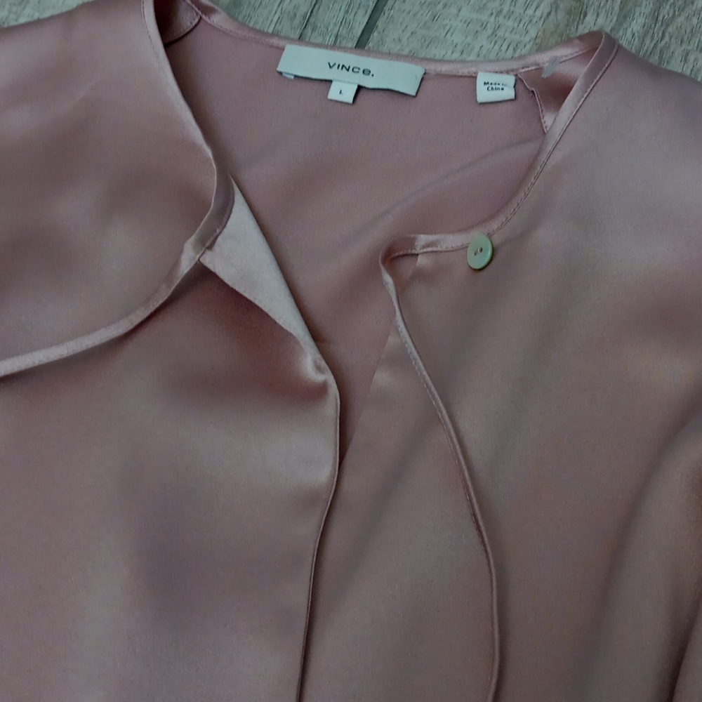 NEW! VINCE..SILK BLOUSE..LARGE - Picture 8 of 8